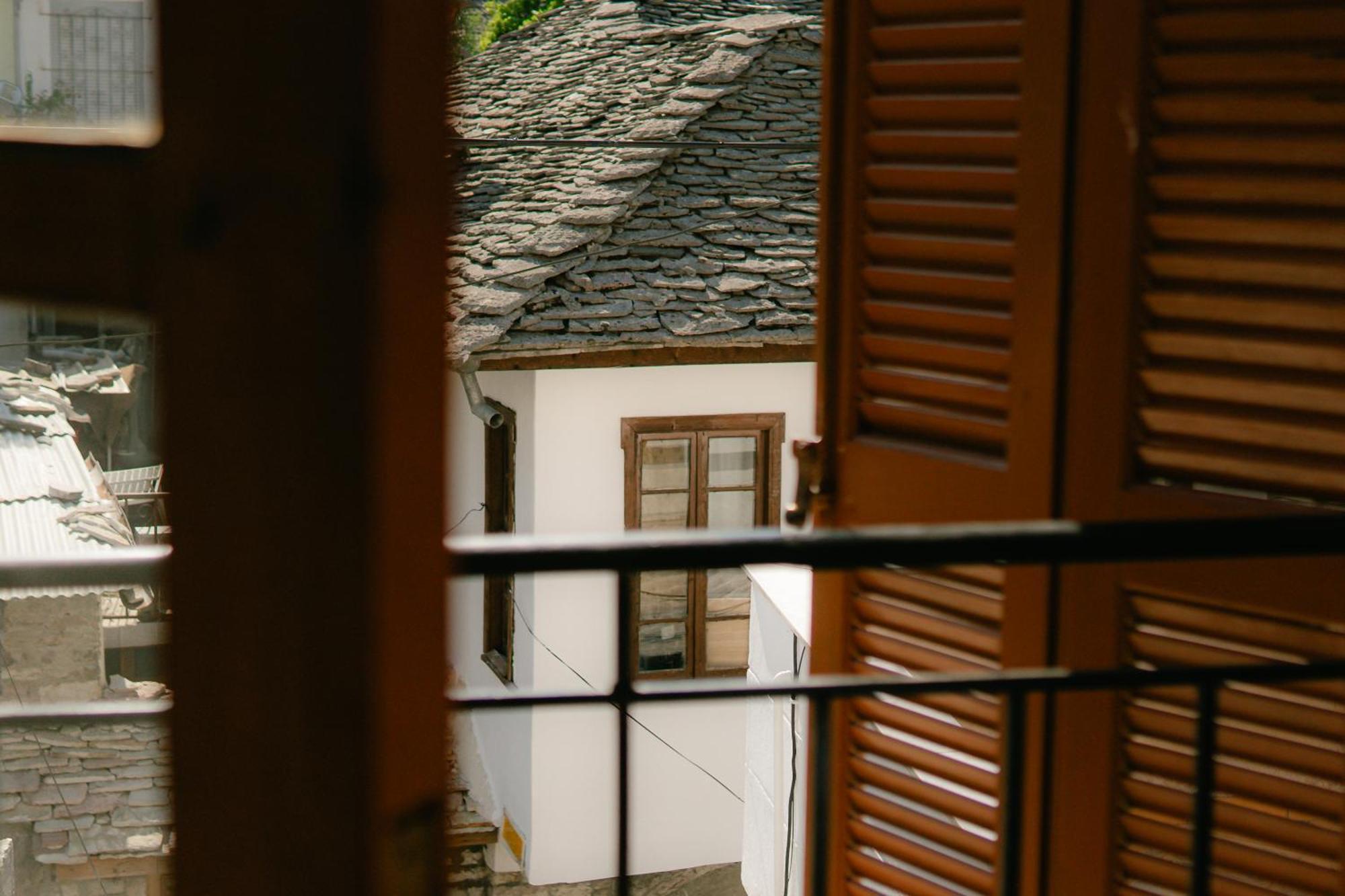 Отель Petrichor Гирокастра Экстерьер фото