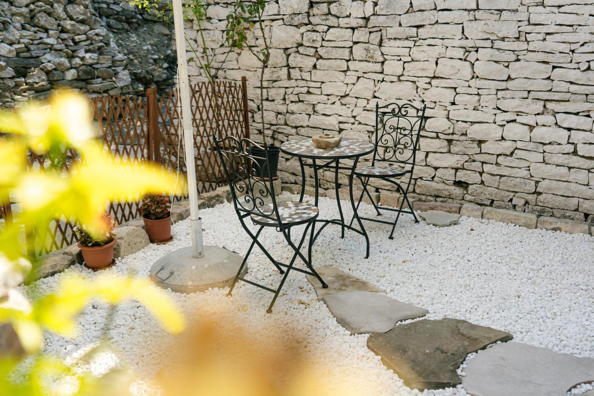 Отель Petrichor Гирокастра Экстерьер фото
